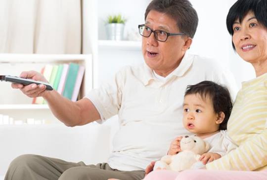 可以給寶寶看電視嗎？對大腦發育有影響！